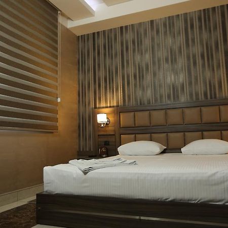 Avan Plaza Hotel Erévan Extérieur photo