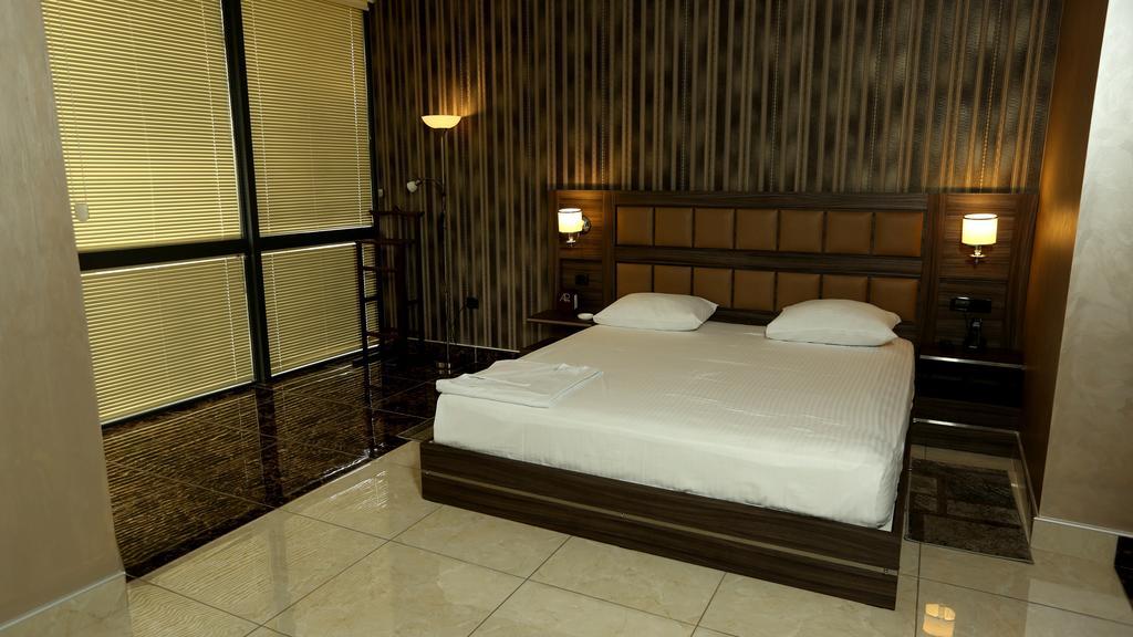 Avan Plaza Hotel Erévan Extérieur photo