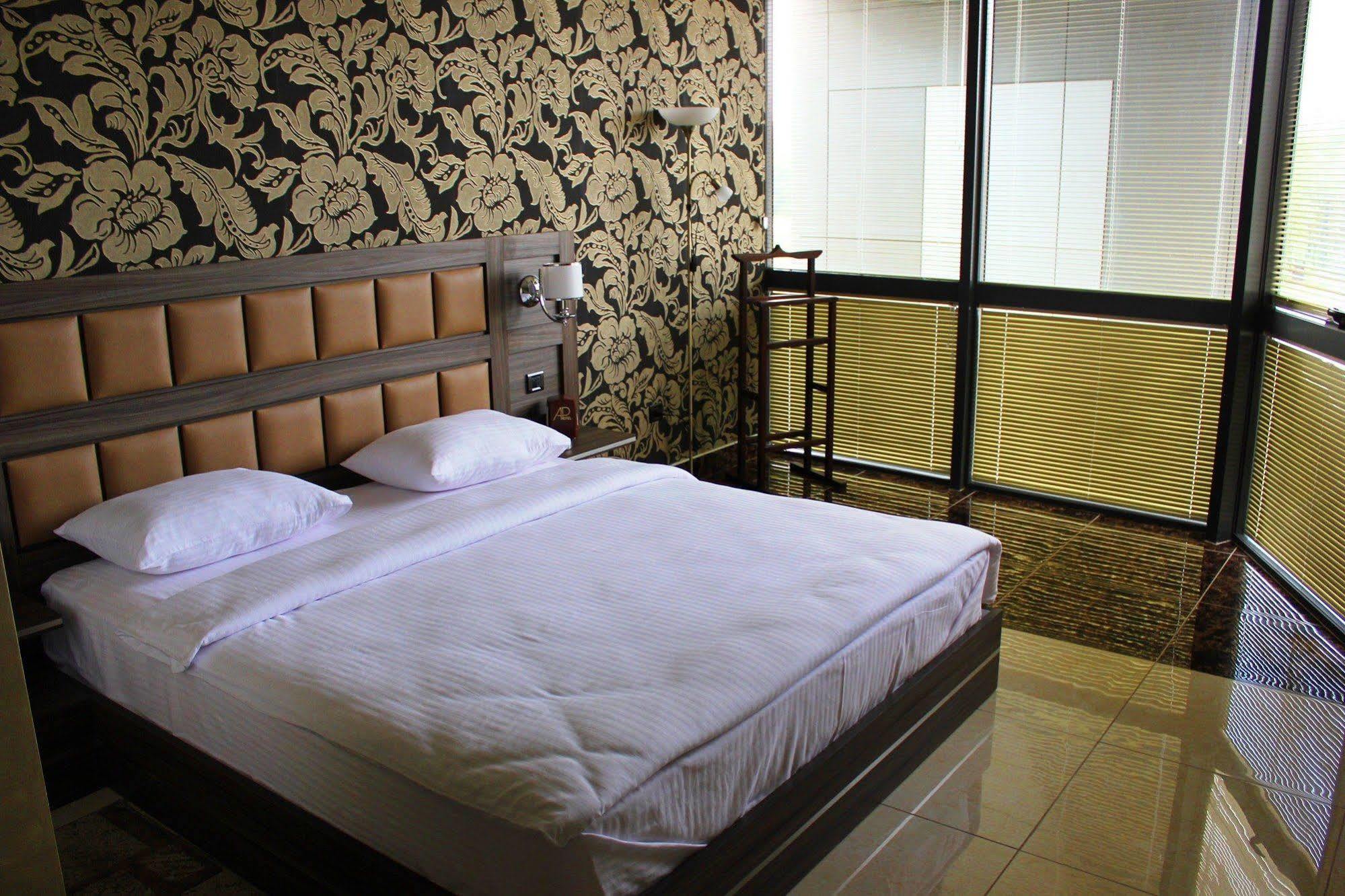 Avan Plaza Hotel Erévan Extérieur photo