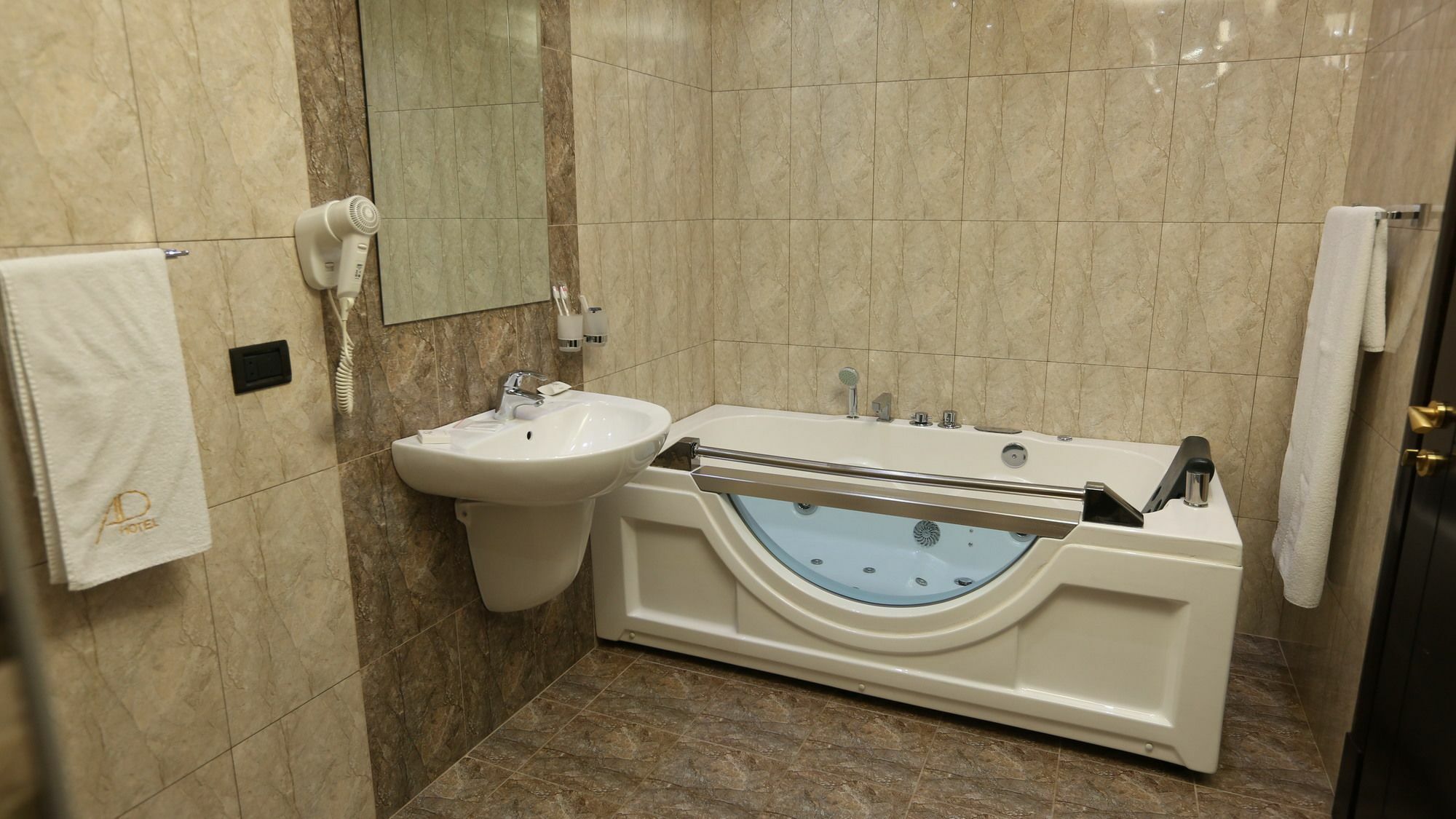 Avan Plaza Hotel Erévan Extérieur photo